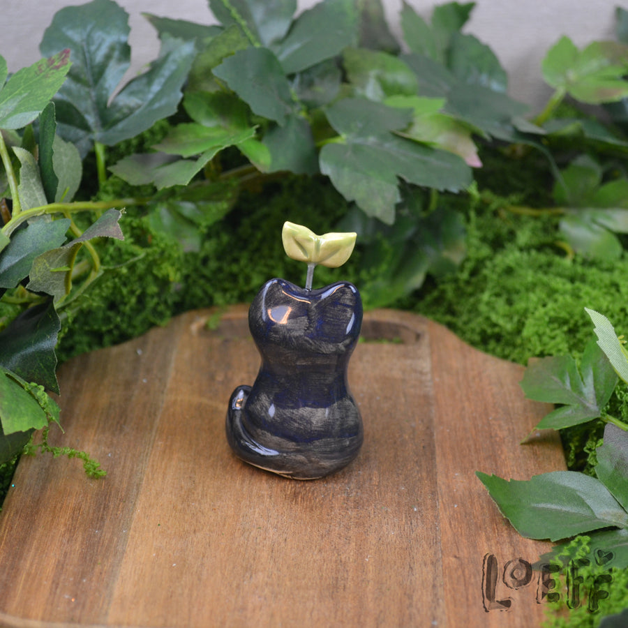 Tiny Leaf Kitty