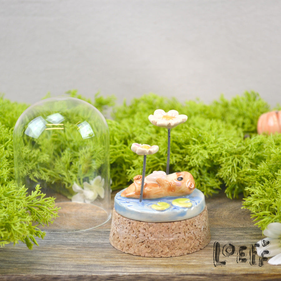Showstopper Loeff Small Dome Otter Swimming Between Flowers
