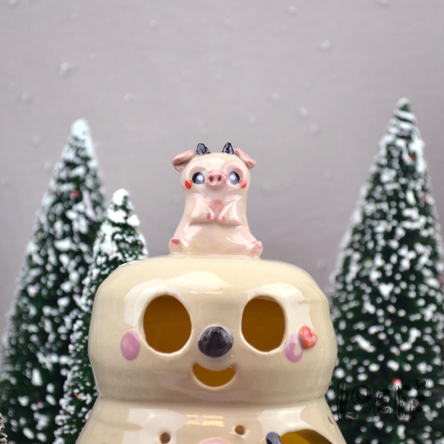 Snowpoppy Hotel Pig