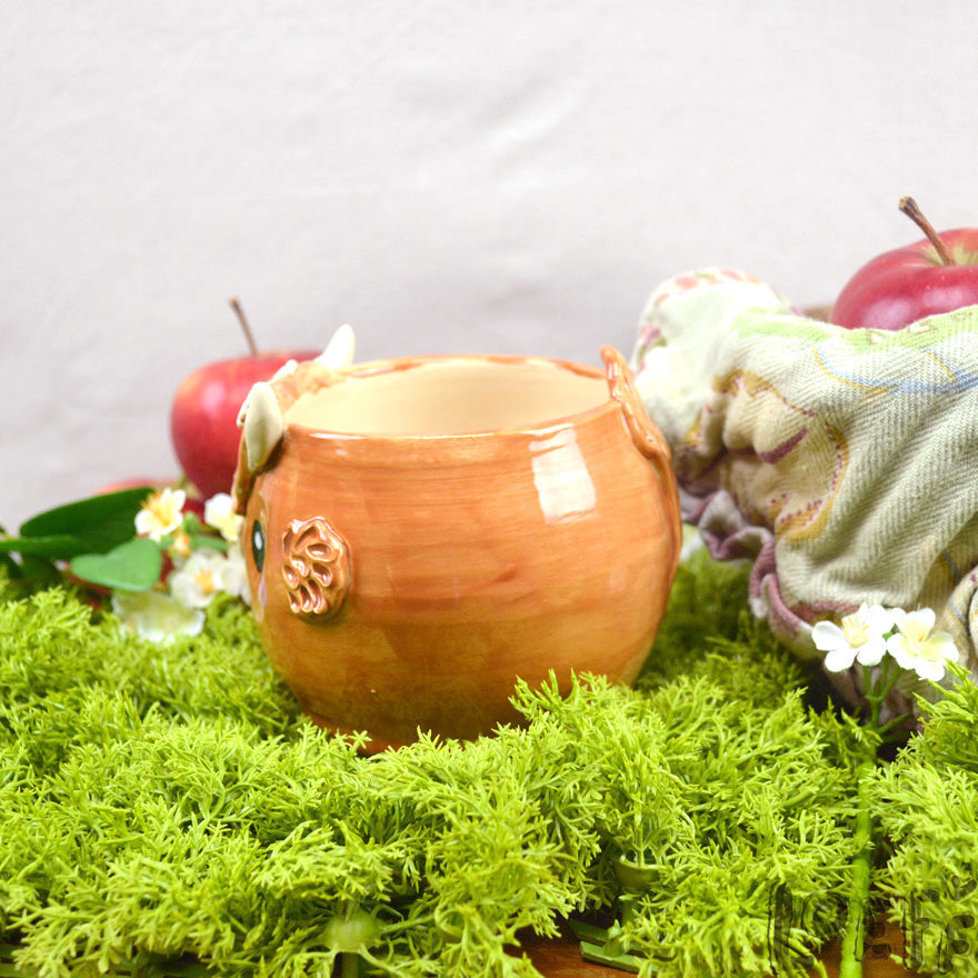 Planter Highland Cow White Flowers