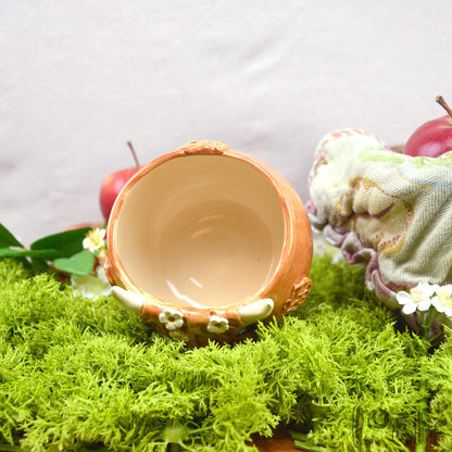 Planter Highland Cow White Flowers