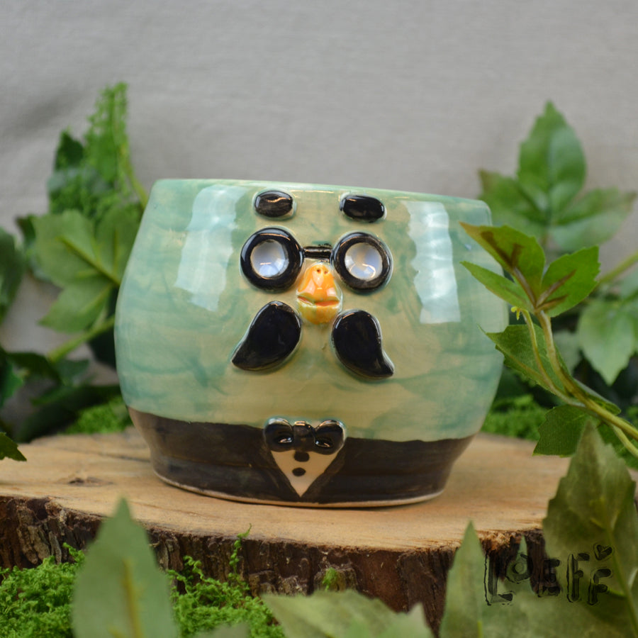 Planter Cafe Bird
