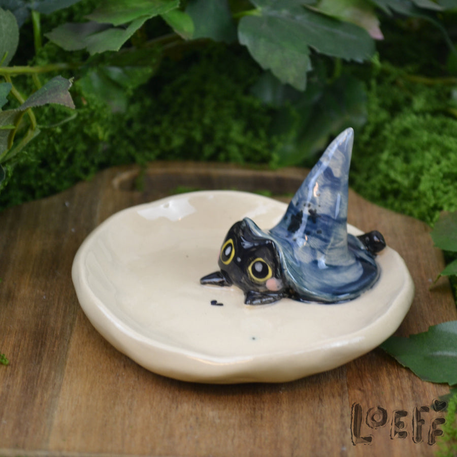 Trinket Tray Cat under Hat