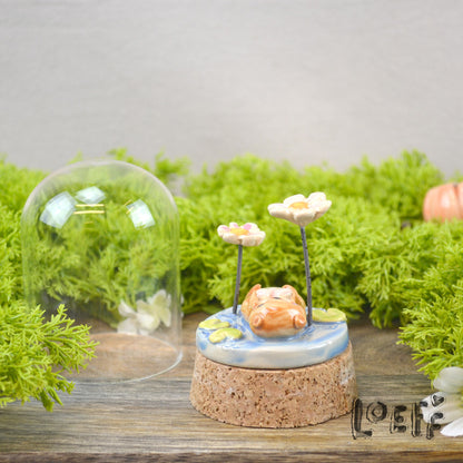 Showstopper Loeff Small Dome Otter Swimming Between Flowers