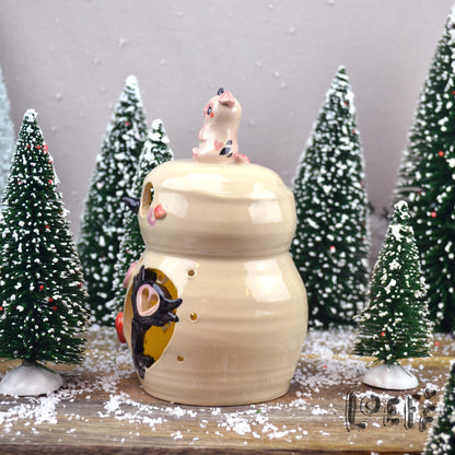 Snowpoppy Hotel Pig
