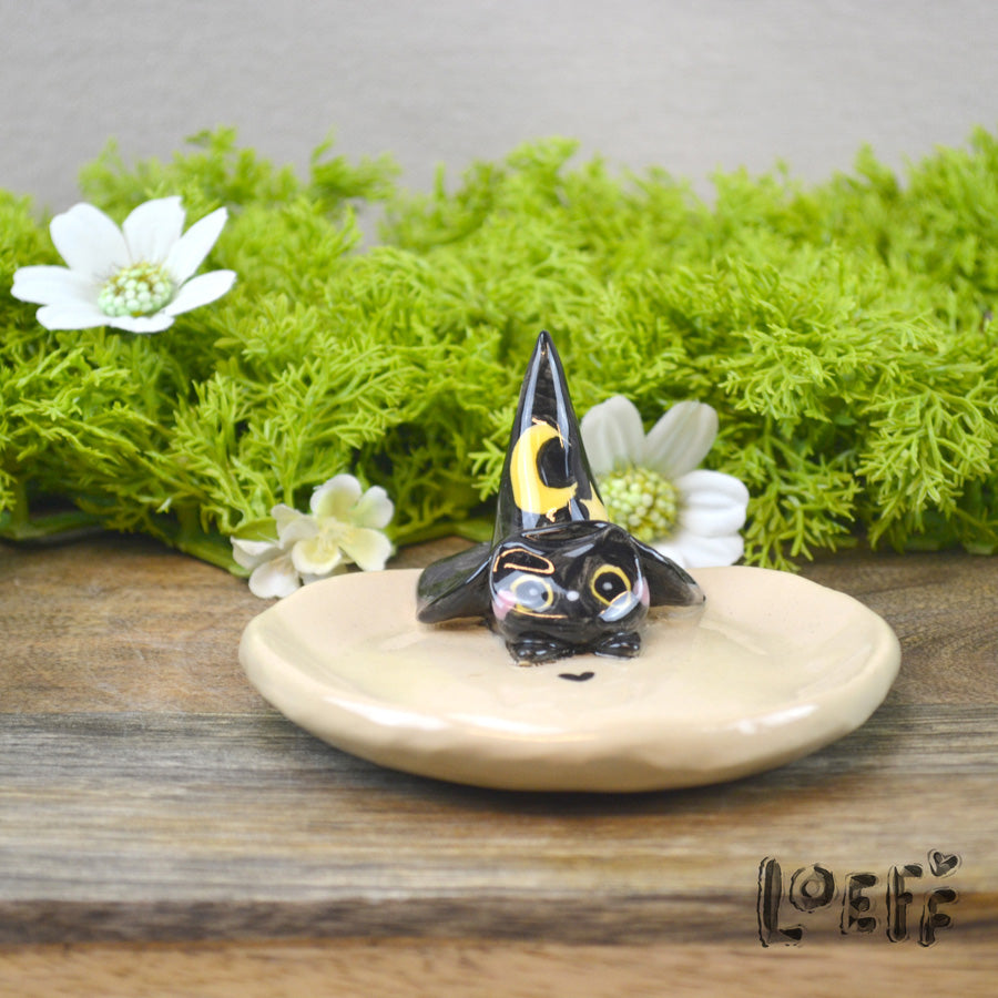 Trinket Tray Cat under Witches Hat